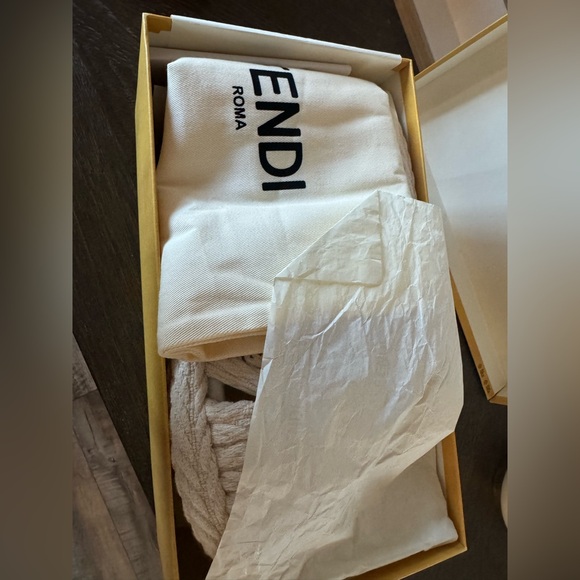 FENDI Feel Knot Slide Sandal. WOMENS. NEW IN BOX 7.5. /37.5. Authentic - Picture 9 of 16